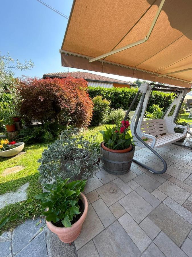 Casa Maria-Appartamento In Villa Ispra Exterior foto
