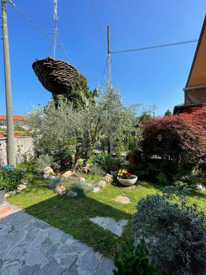 Casa Maria-Appartamento In Villa Ispra Exterior foto