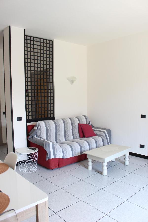 Casa Maria-Appartamento In Villa Ispra Exterior foto
